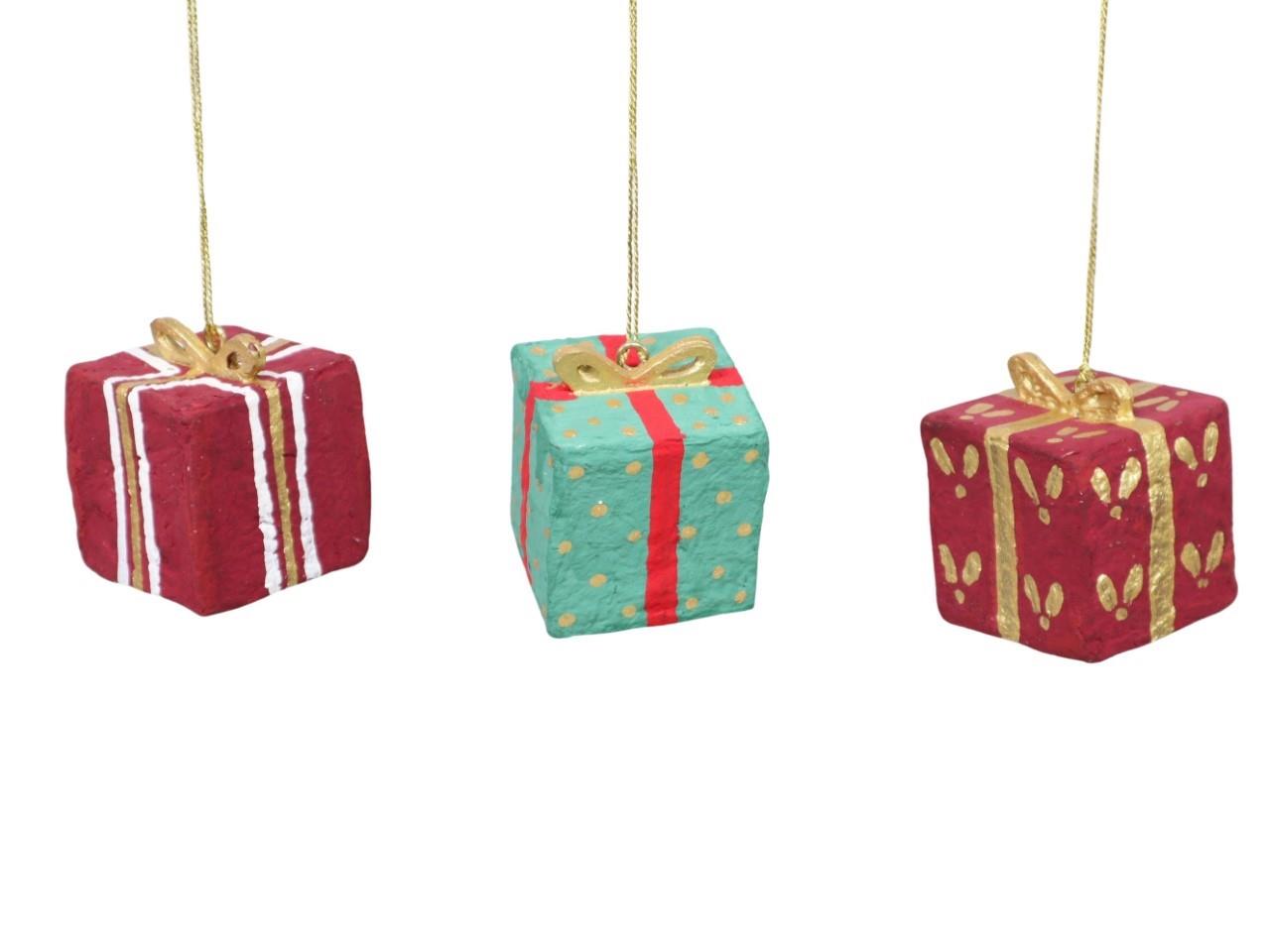 Hänger Geschenkepäckchen Pappmache frb. sortiert D6cm NETTO