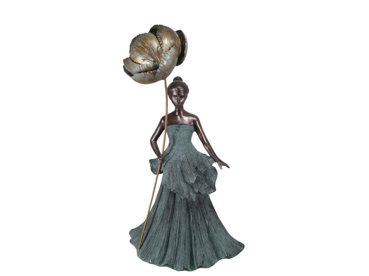 Frau m. Kleid und Blume Polyresin grün D41,5xH71,5cm
